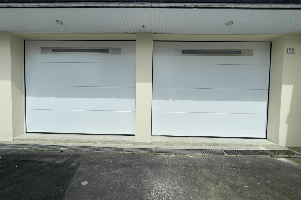 Portes de garage modernes et sécurisées à Agneaux : une transformation réussie