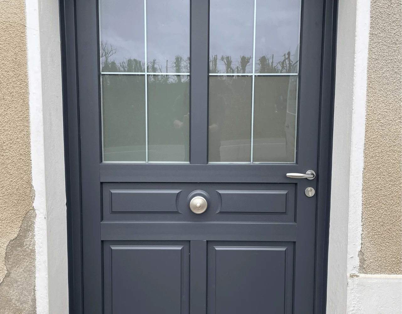 Porte d'entrée en aluminium à Le Lorey ( Manches ) : un design élégant et moderne