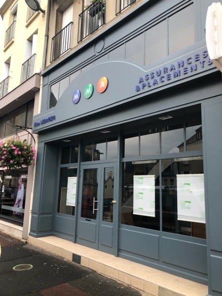 Rénovation intérieure d'une agence MMA avec une sublime verrière à Coutances.