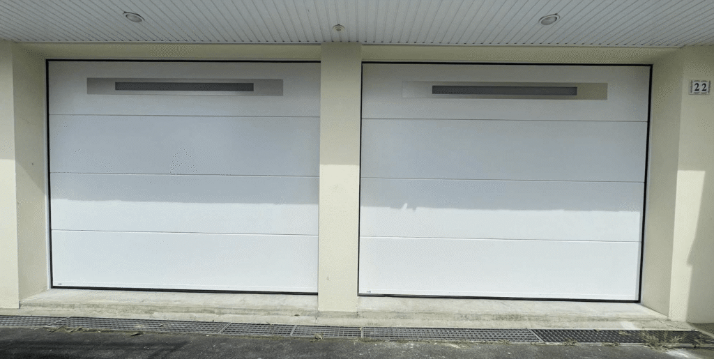 Portes de garage modernes et sécurisées à Agneaux : une transformation réussie