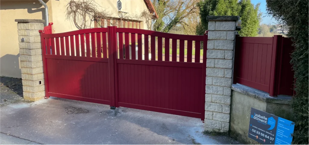 Portail aluminium rouge : une touche de couleur pour votre entrée