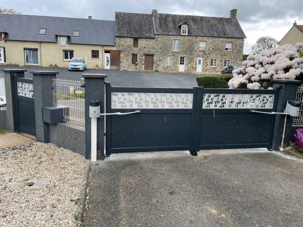 Réalisation d'un portail et d'un portillon à Cambernon (près de Coutances)