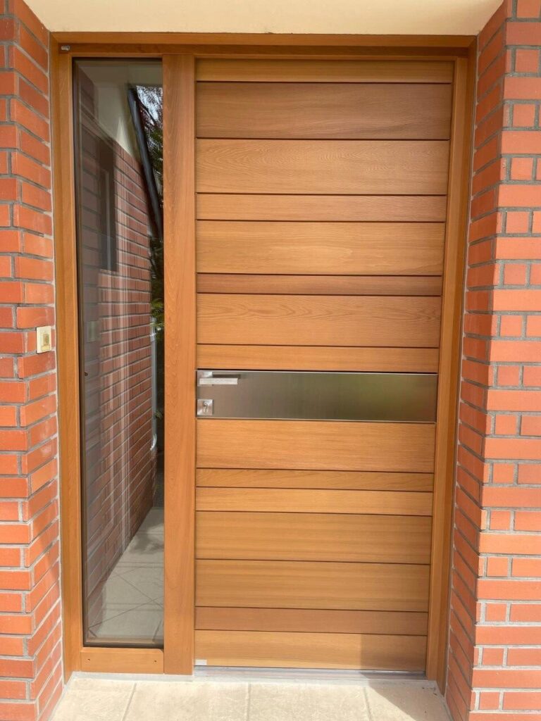 Porte d'entrée en bois : la touche de modernité qui fera toute la différence