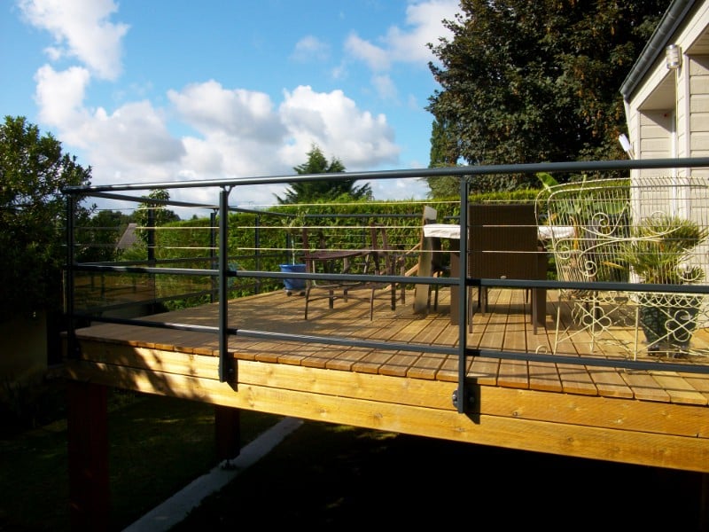Terrasse en bois sur pilotis : un espace de vie unique