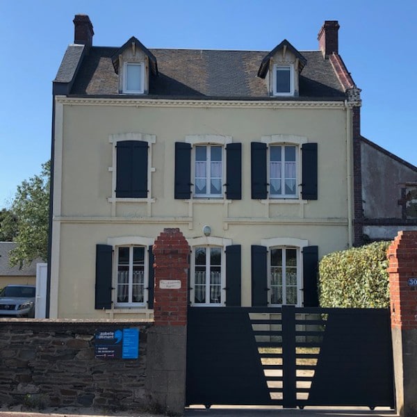 Remplacement des volets battants et d’un portail sur Saint Germain sur Ay.