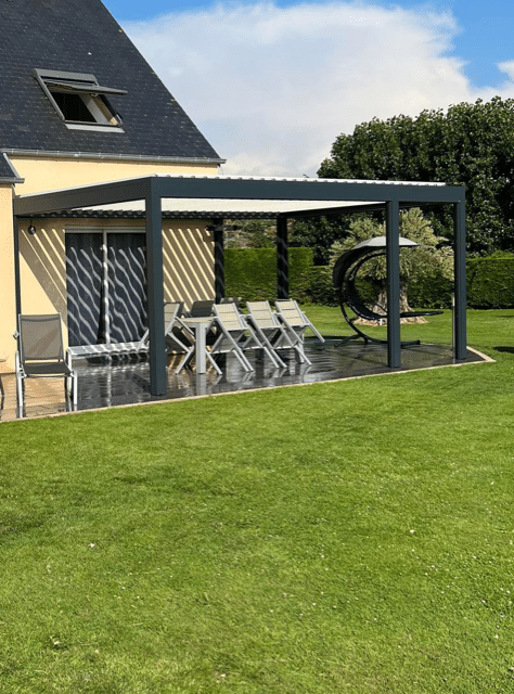 Profitez d'un été en toute décontraction avec cette Pergola à Saint-Germain-Sur-Ay